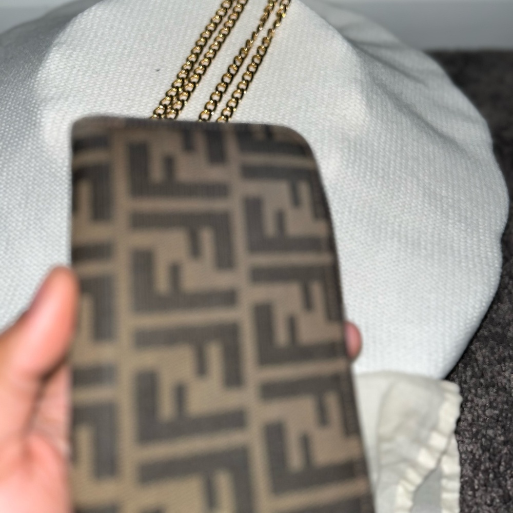 Pre-Loved Fendi Zippy